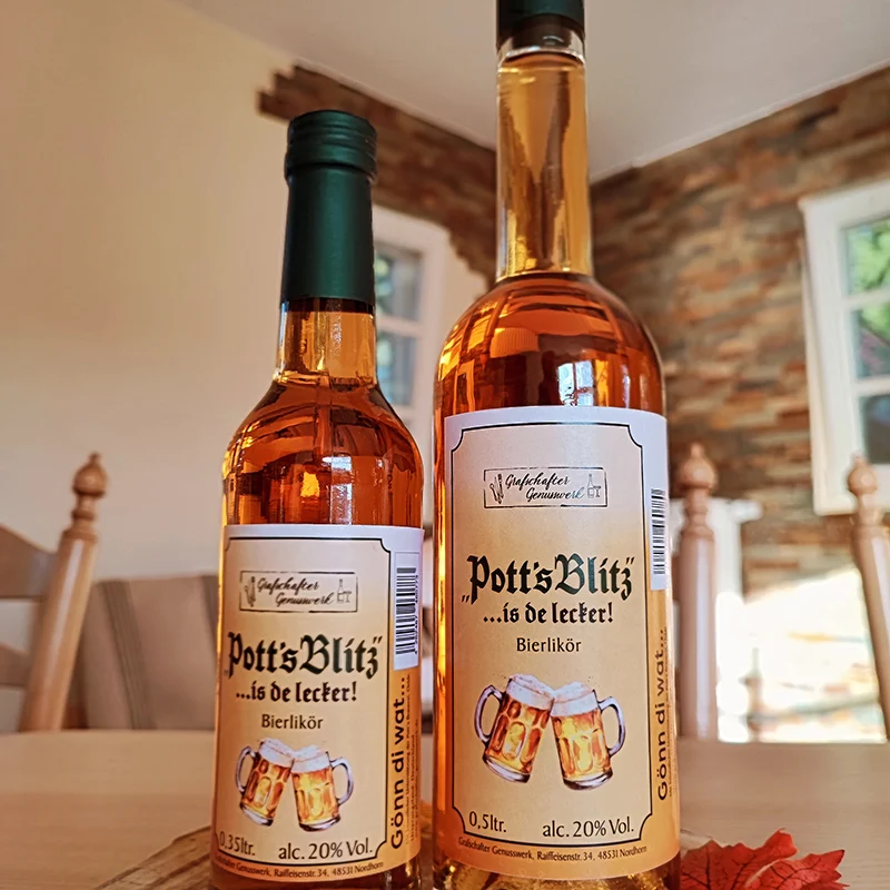 Flasche Bierlikör der Sorte Potts Blitz von Grafschafter Genusswerk